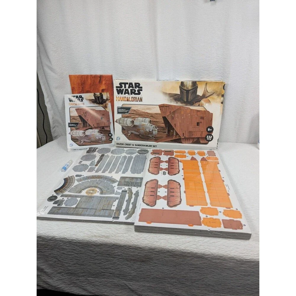 Star Wars - The Mandalorian - Paper Model Kit - Razor Crest & Sandcrawler Set